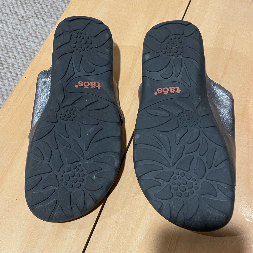 Taos Footwear Metallic Sandals - Picture 2 of 2